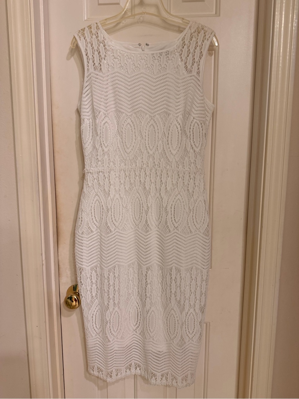Ellen Tracy White Sleeveless Lace Sheath Dress, Lined, Back Zip, Sz 6 - Picture 11 of 13